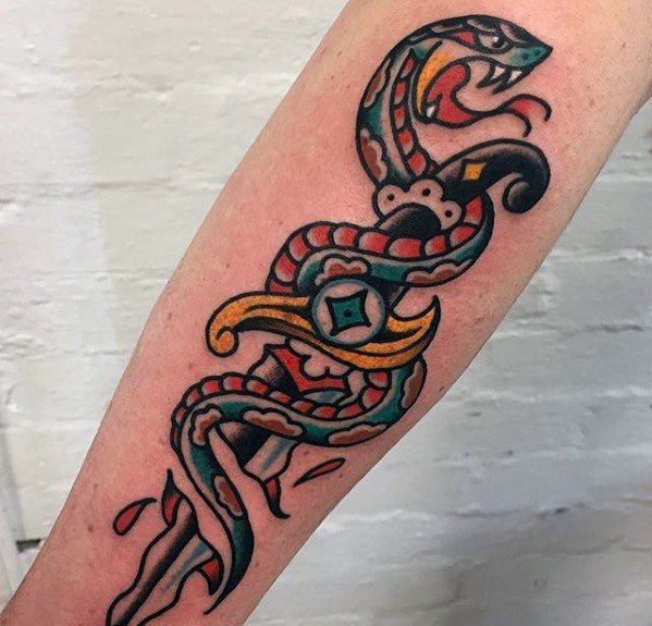 Tatuaggi Con Serpente E Pugnale Simbologia E Significato