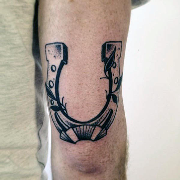 Pferdehufe Hufeise tattoo 75