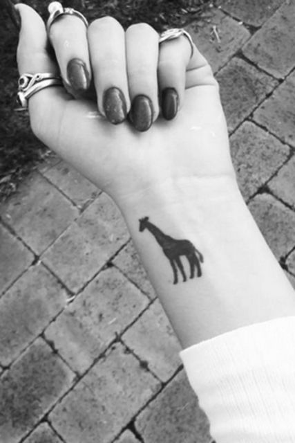 giraffe tattoo 16
