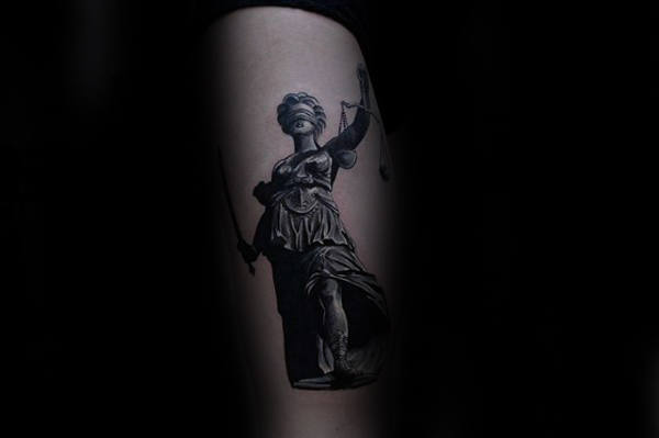 Justitia Gottin Gerechtigkeit tattoo 30