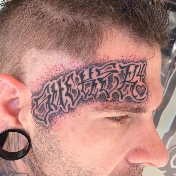 gesichts tattoo 209