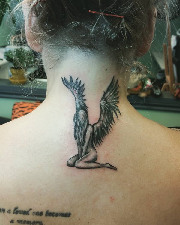 hals tattoo 37