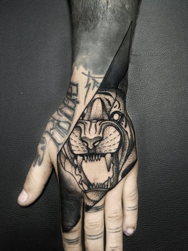 hand tattoo 1121