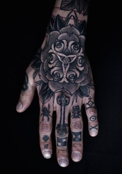 hand tattoo 29