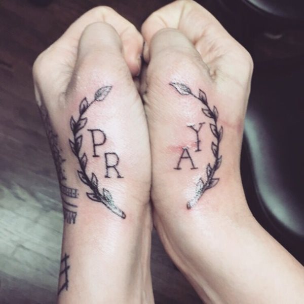 hand tattoo 737