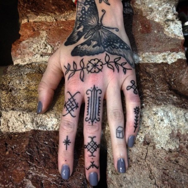 hand tattoo 921