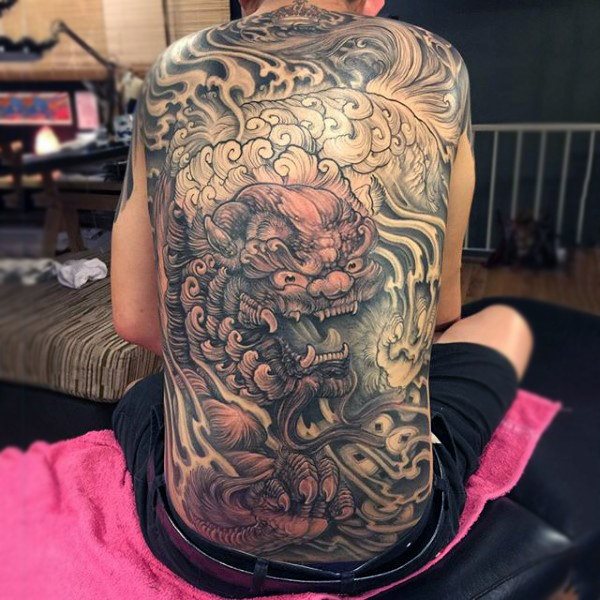 ruecken tattoo 369