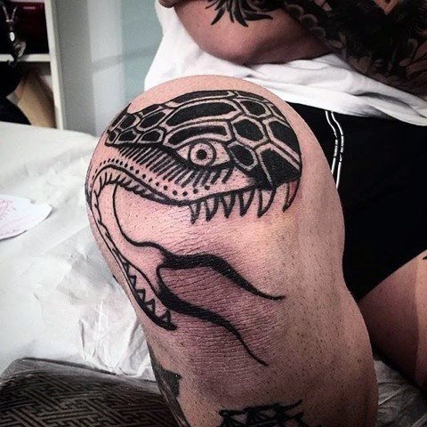 Knie tattoo 75