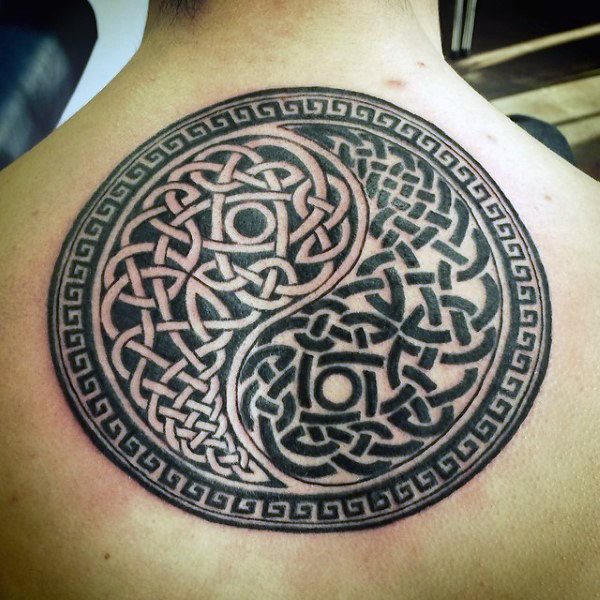 yin yang symbole tattoo 33