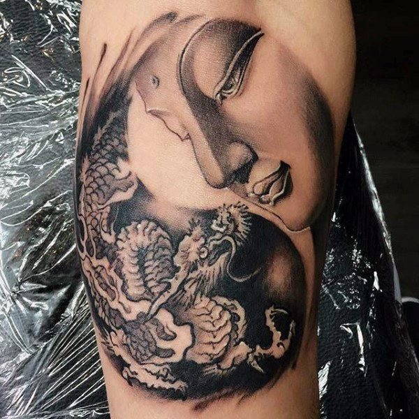 yin yang symbole tattoo 93