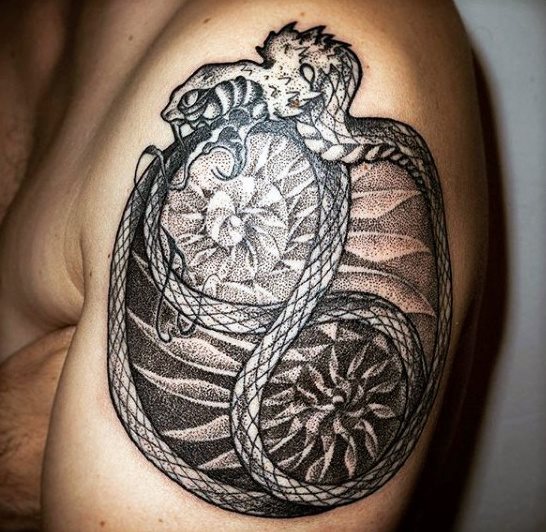 yin yang symbole tattoo 95