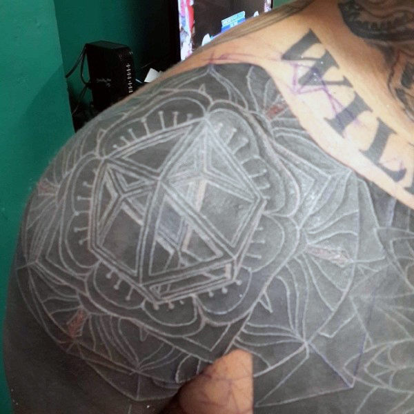 weisse farbe tattoo 15
