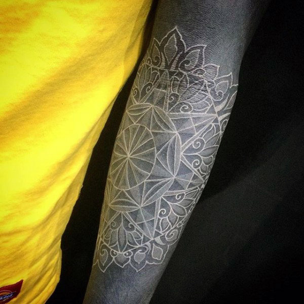 weisse farbe tattoo 43