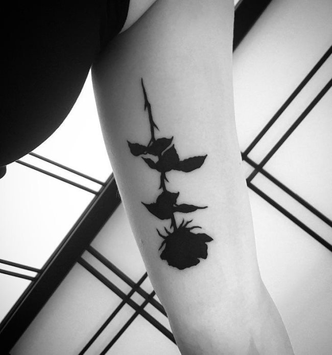 rose tattoo 195