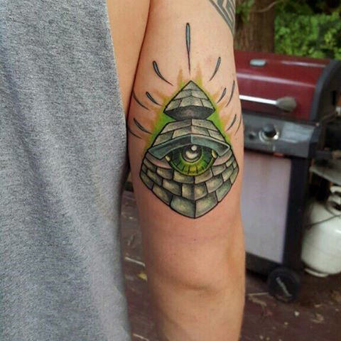 trizeps tattoo 22