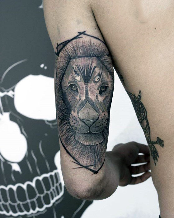 trizeps tattoo 54