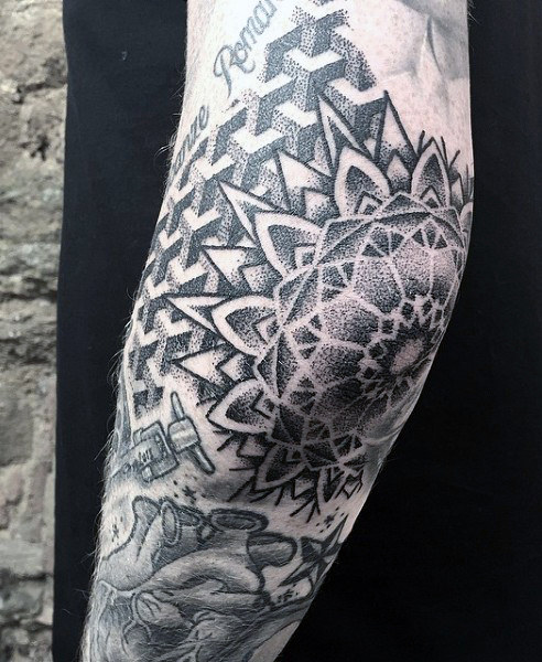 ellenbogen tattoo 105