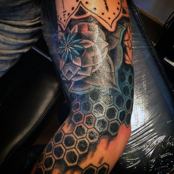 ellenbogen tattoo 107