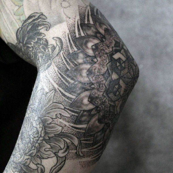ellenbogen tattoo 67