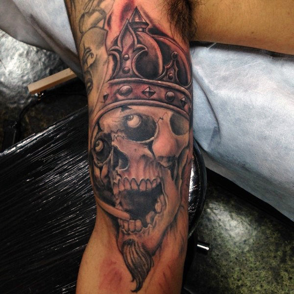 krone tattoo 145