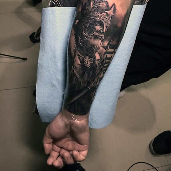 krone tattoo 151
