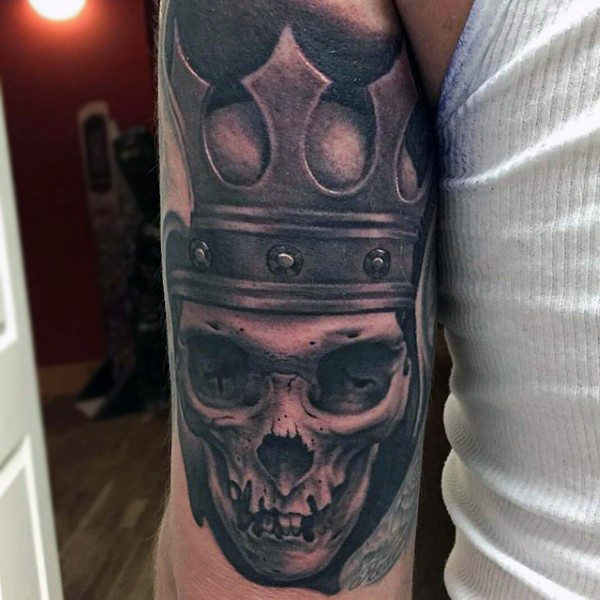 krone tattoo 173