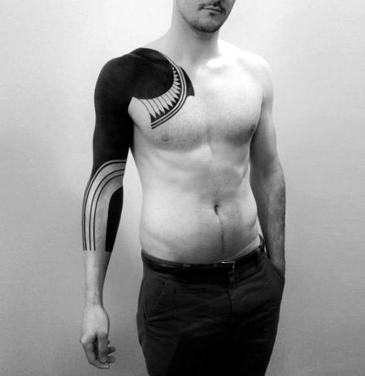schwarz blackwork tattoo 01