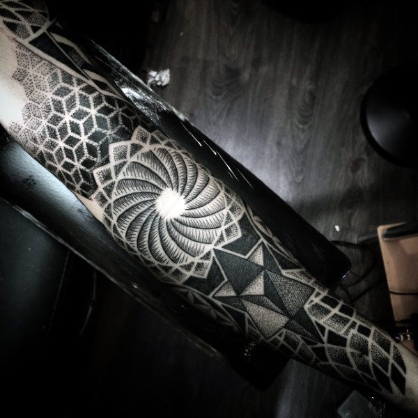 schwarz blackwork tattoo 119
