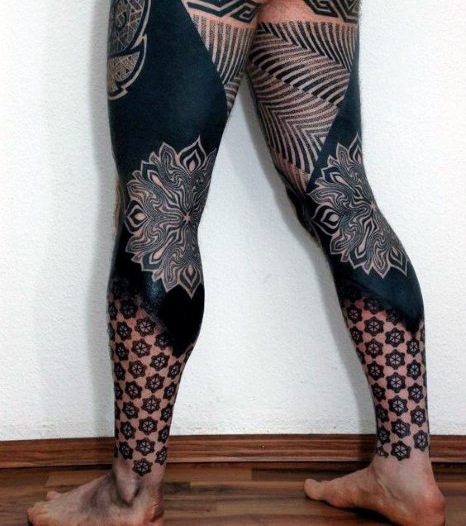 schwarz blackwork tattoo 35