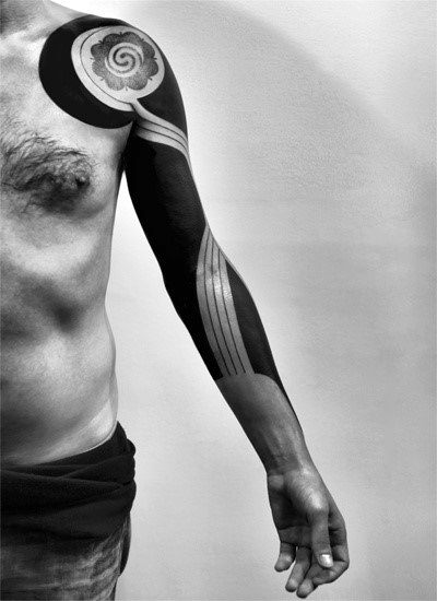 schwarz blackwork tattoo 37