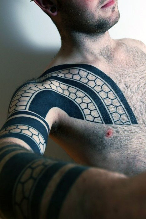 schwarz blackwork tattoo 75