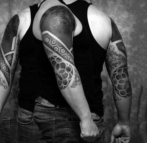 schwarz blackwork tattoo 83