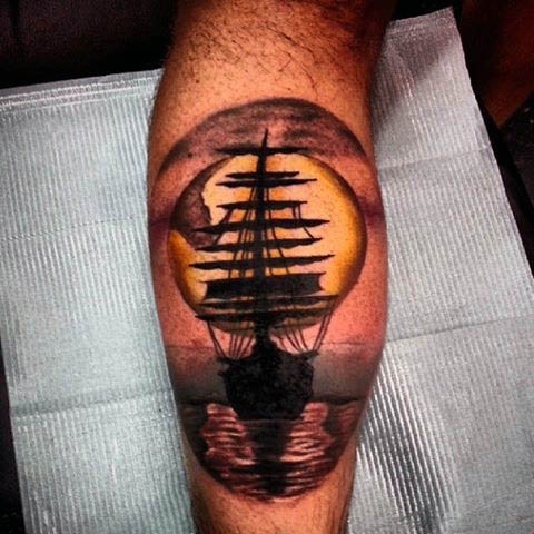 49 Tattoos von Segelbooten (mit Bedeutung)