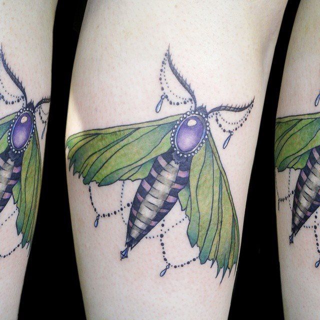 150 Tattoos auf der Wade