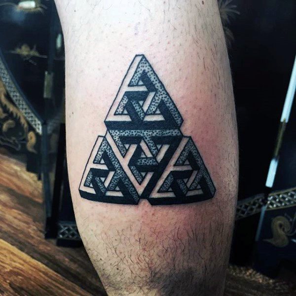150 Tattoos auf der Wade