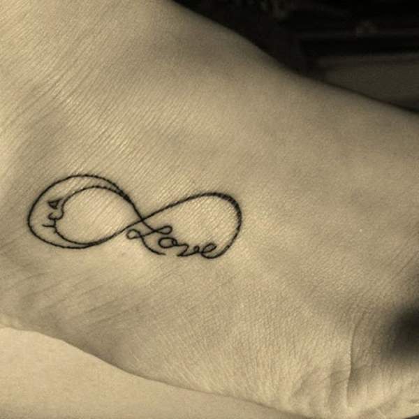98 UnendlichkeitssymbolTattoos (mit Bedeutung)