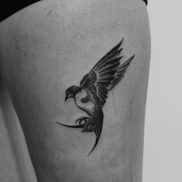 Schwalben Tattoo Frau
