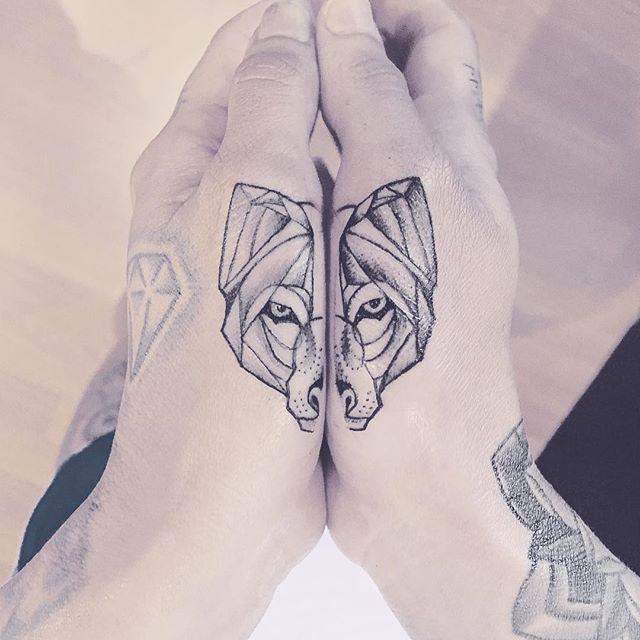 70 Small Wolf tattoos - Symbolism and Meaning