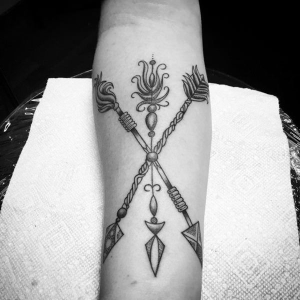 tatouage fleche 187
