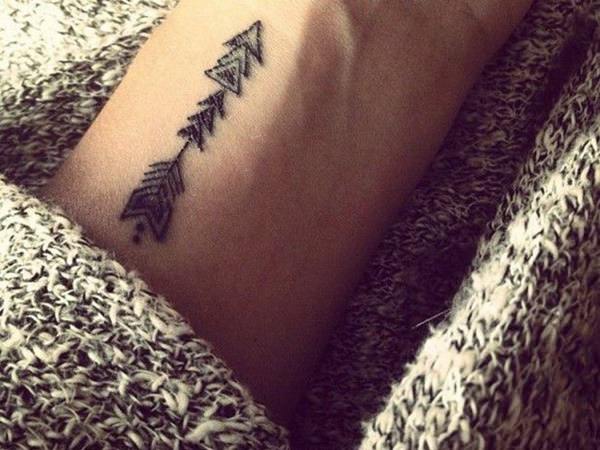 tatouage fleche 195