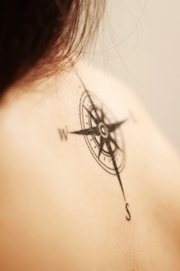 tatouage boussole 155