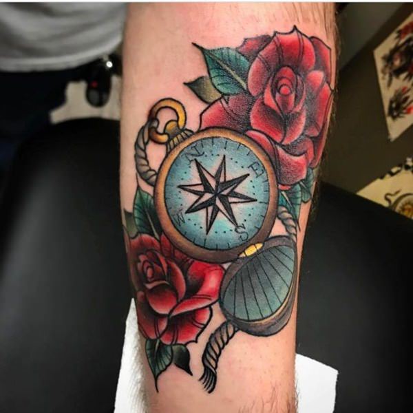 tatouage boussole 190