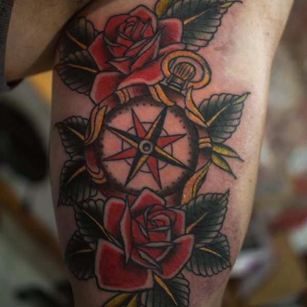 tatouage boussole 205