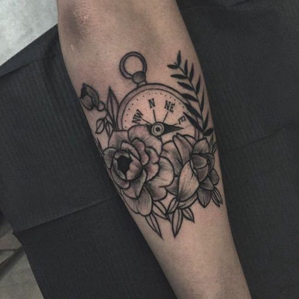 tatouage boussole 221