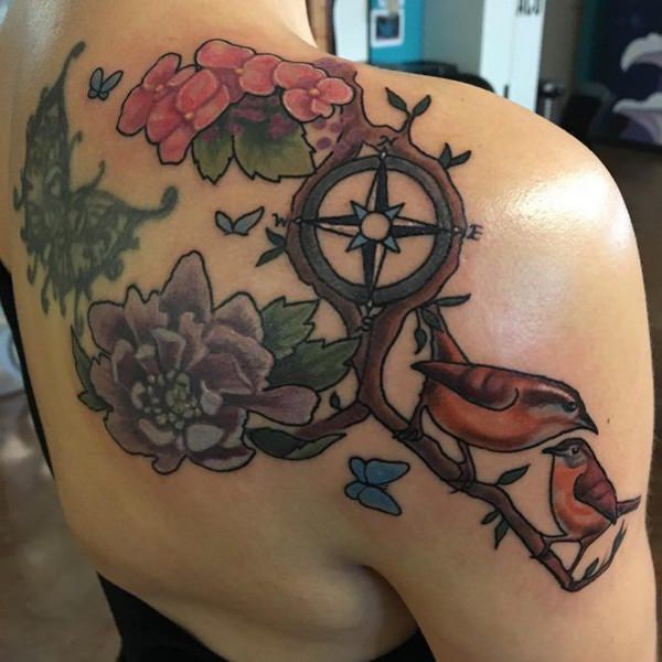 tatouage boussole 228
