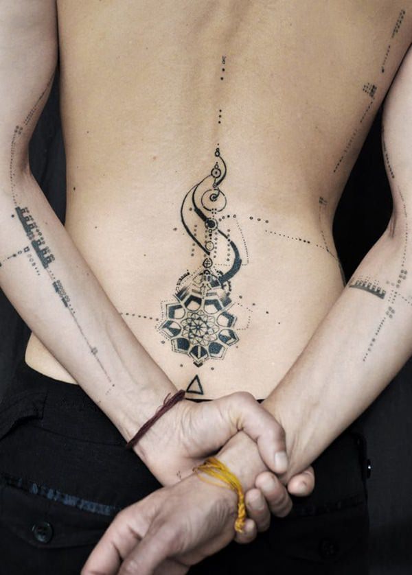 tatouage ColonneVertebrale 200