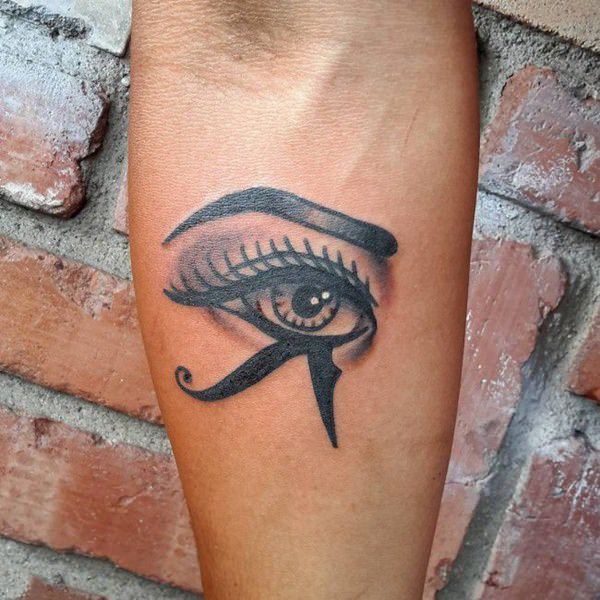 tatouage yeux 158