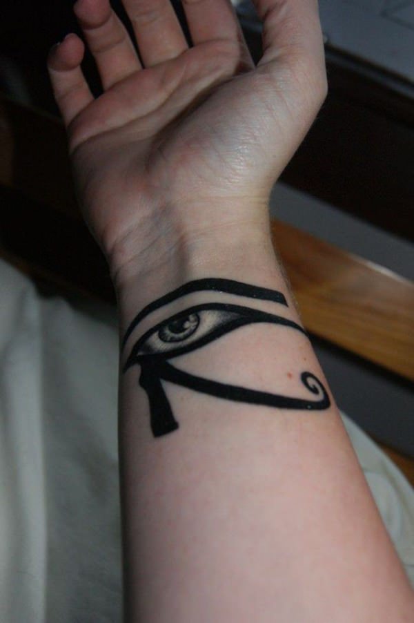 tatouage yeux 164