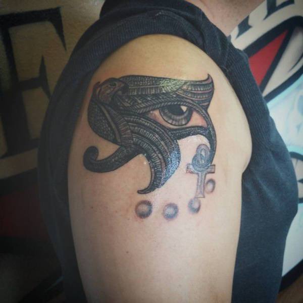 tatouage yeux 167