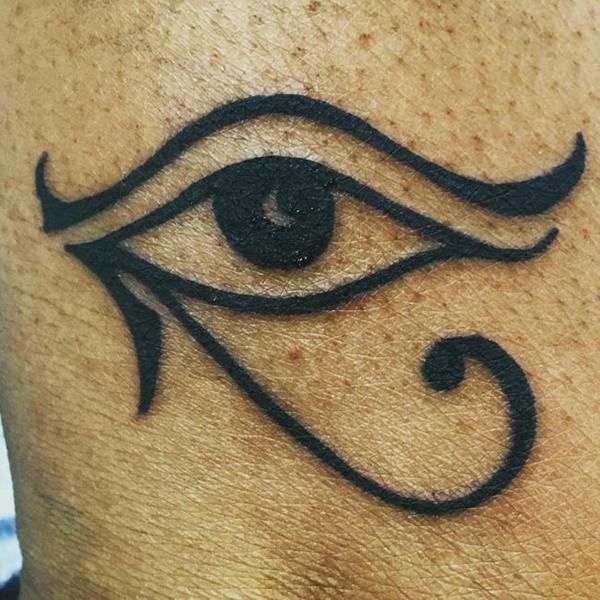 tatouage yeux 201